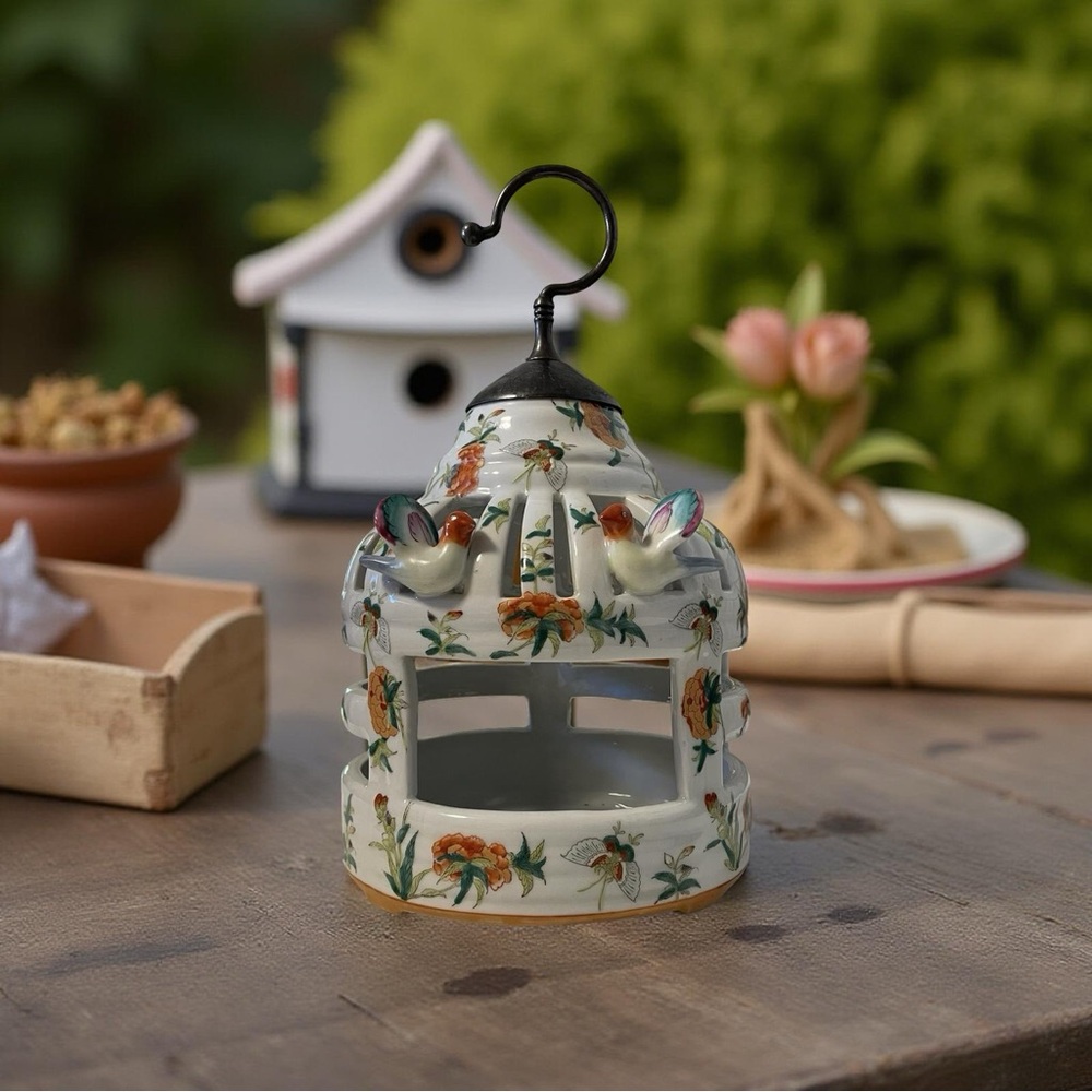 🌸 Vintage Chinese Porcelain Bird Cage House – Tobacco Leaf Design 🌸